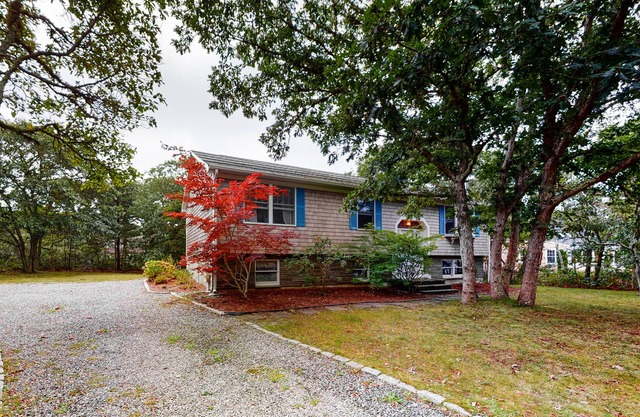 Split-Level, Family-Friendly Home w/a Rear Deck, Gas Grill, Free WiFi, & W/D