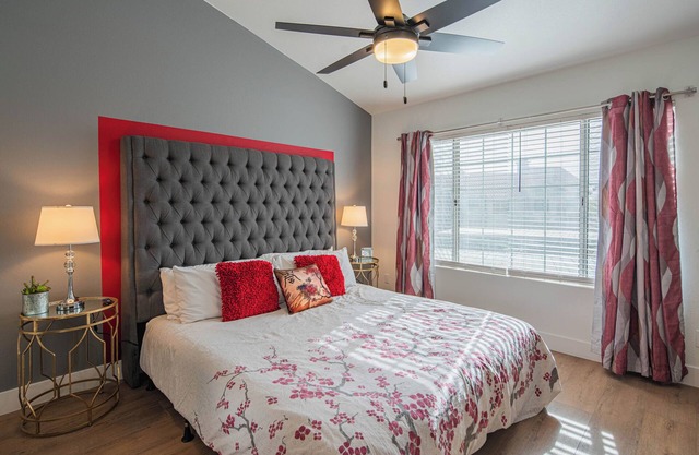 Sport Court Game Room King Bed 2 Pools &Hot Tub