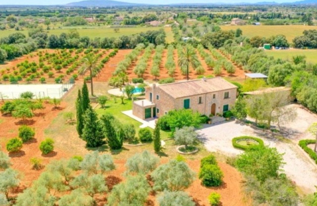 Sports ECOVILLA with pool /tennis 11000 m2 Villa Jeanine,