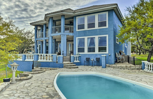 Sprawling Mico Retreat w/Panoramic Views!