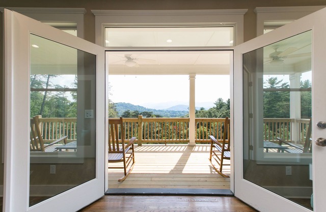 Spring Break! Epic Long Range Mtn Views! Close to Asheville, & Fire Pit! 4BR/3BA
