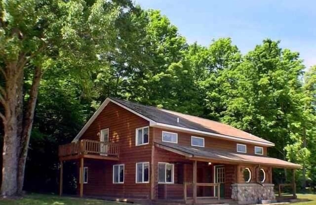 SPRING GOLF SPECIAL RATES!Sleeps 10 to 20 ppl CRYSTAL MTN, TRAVERSE CITY, DUNES!