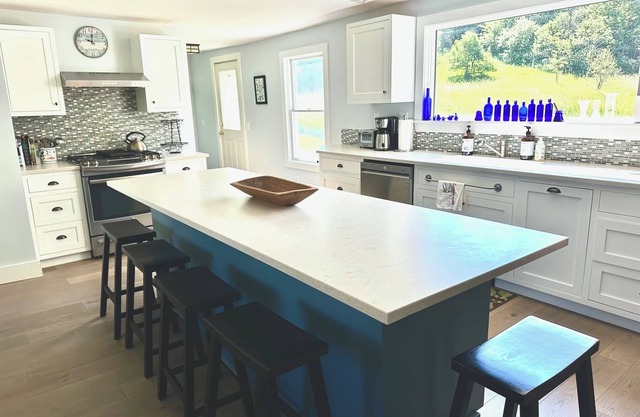 Spruce Hill Farm - 1850 Farmhouse on 50 Acres - Minutes to Mt Snow!