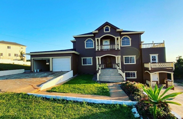 Spur tree Home Away Villa's #2
