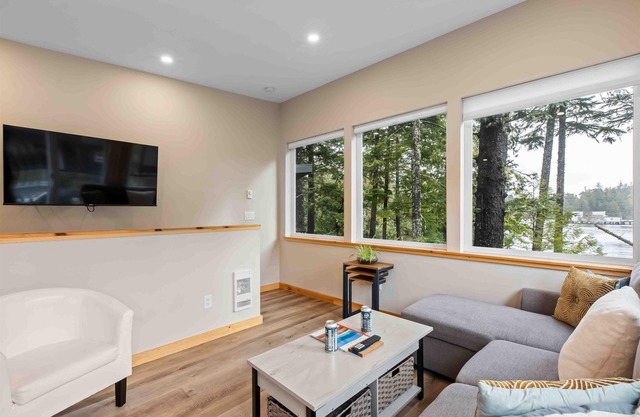 SS#3 Paddler - Cozy and Modern w/Spring Cove View