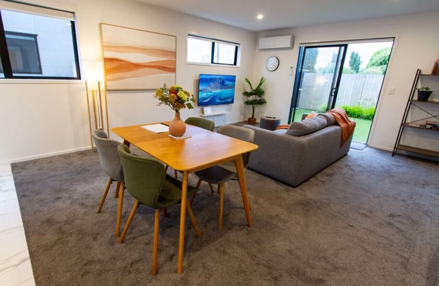 St Albans 2 bed townhouse with park
