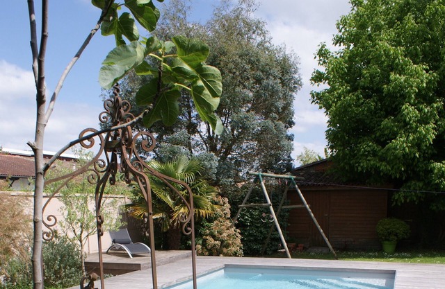ST MEDARD: Large restored Girondine with heated swimming pool near BORDEAUX