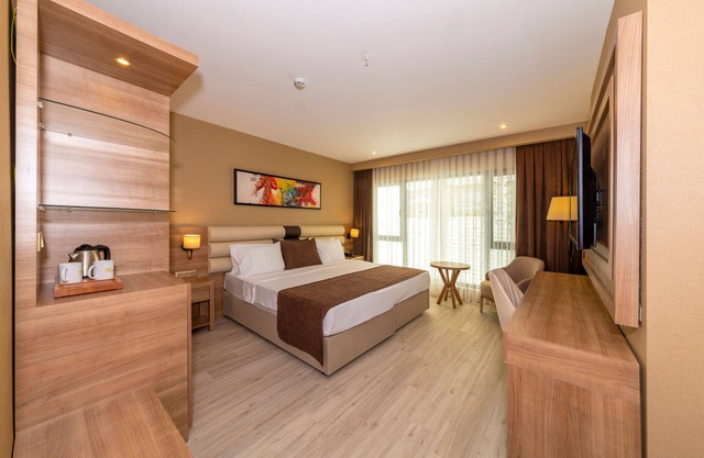 STANDARD ROOM AT 38 HOTEL