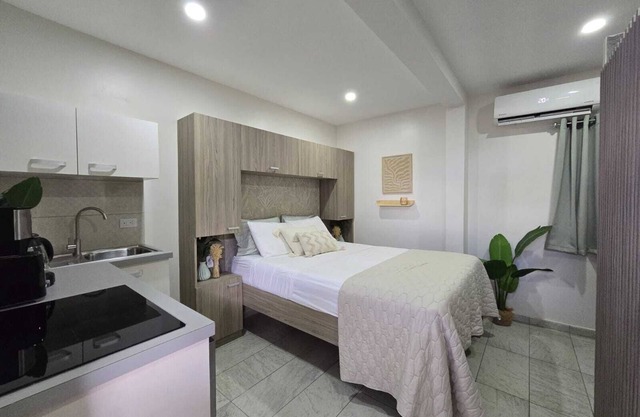 Standard Studio in Aruba, pool, walking distance to Eagle Beach!