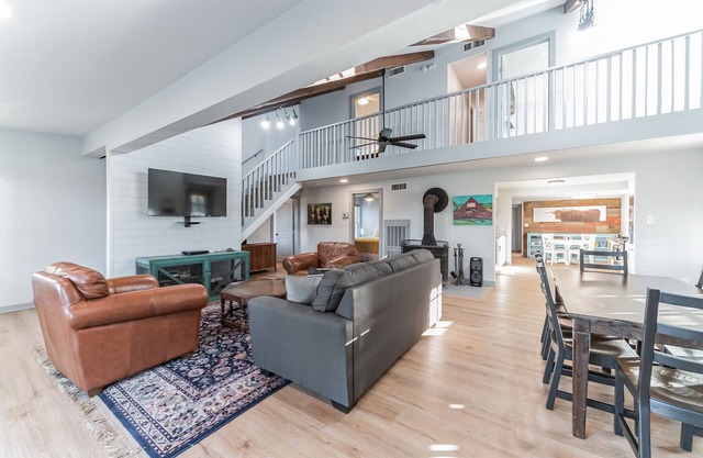 Star Bar Farm & Retreat - Close to Round Top