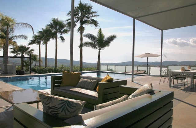 Star in the Med 💫 A unique 4 Bed property with style & great chill out vibe.