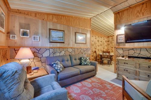 Stargaze, Hike and Kayak Cabin Near Copper Breaks!