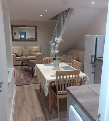 Station Retreat 6B Comberton Terrace
