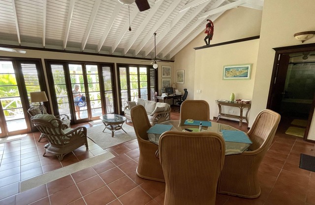 Stay 7 nights - get 1 night free!! GORGEOUS VILLA, GATED COMMUNITY!