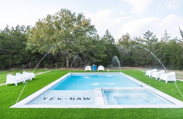 Stay & Play at The Moxie | Country Luxe Barndo