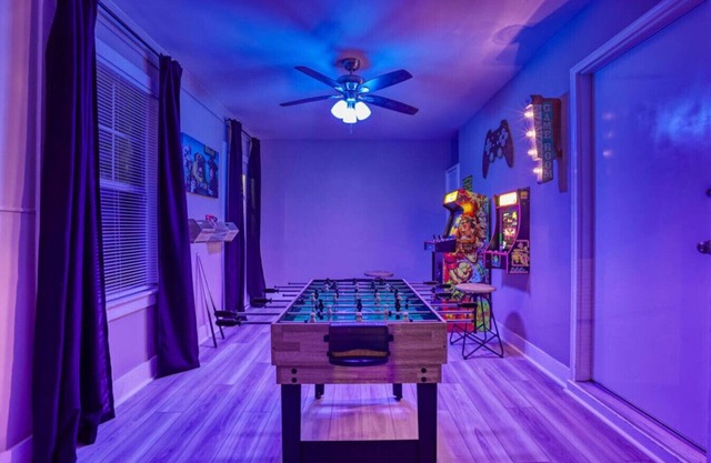 Stay + Play Savannah - Game Room Getaway + Yard