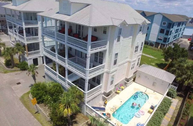 Stay Salty Villa *Pool is OPEN* Walk to Beach