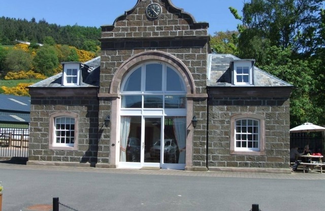 Stay somewhere unusual , Peaceful central location, sleeps 4, Pets Welcome.
