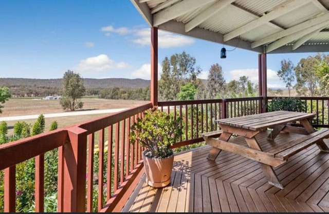StayAU Heathcote Vineyard Stay 5 BRM Villa with Pool BBQ