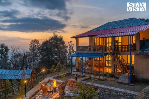 StayVista at Rooh - 2BR Sunset View Villa in Palampur