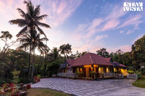StayVista at Tarang - The Nest 3BR with Lawn, AC, BBQ and Comp Breakfast- Coorg