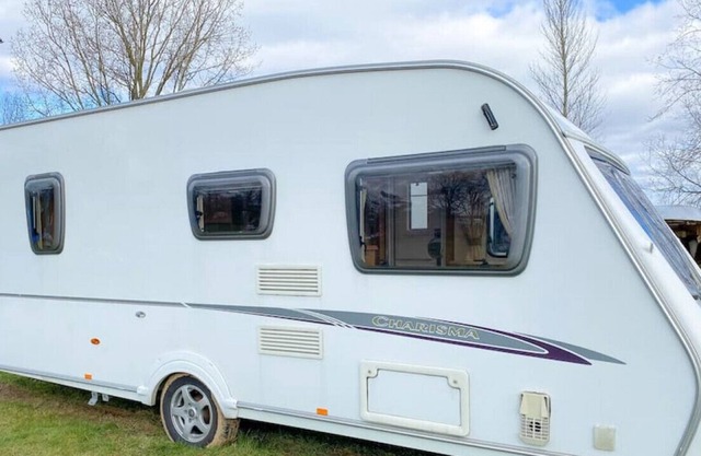 StayZo Charisma Caravan - in Chiltern Hills