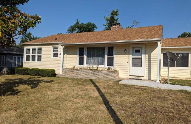 Ste. Genevieve Co. House w/HOT TUB!