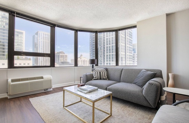 Stellar South Loop 1BR, near CTA Train, Sports & Parks, by blueground