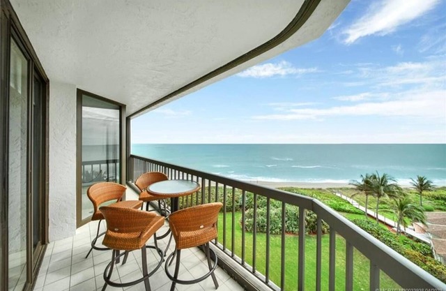 Steps from the beach, beach front, golf, marina and restaurant private access