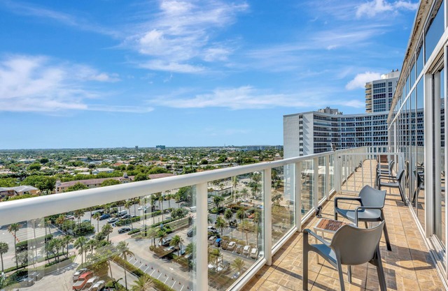 Steps from the Beach - Penthouse