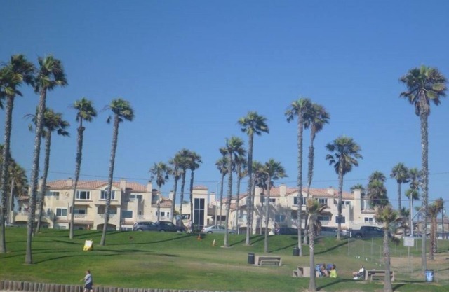STEPS FROM THE BEACH - HUNTINGTON CONDO - BEAT THE HOTEL COSTS