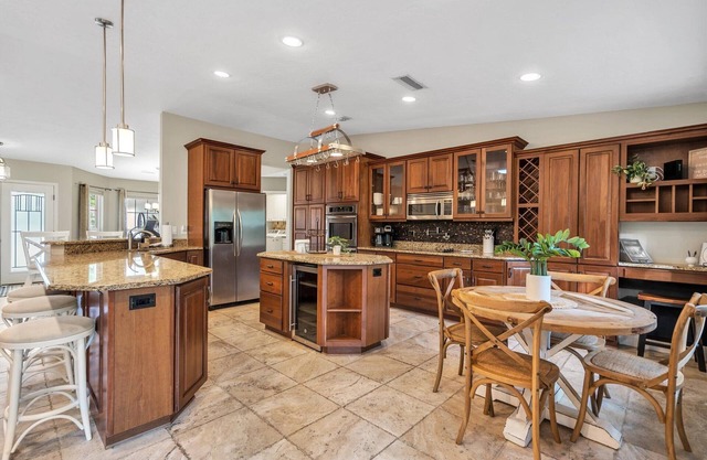 Steps to Bay - New Pool - Gourmet Kitchen - Luxury King Master Suite - Swingset