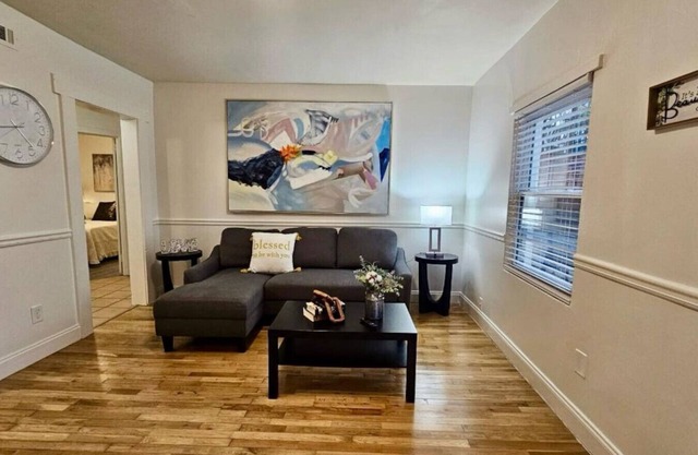 Steps to Midtown Fun - Sleeps 9