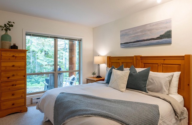 Steps to SKI-IN/OUT | Luxury 3BR | Communal Hot Tub | Managed By Aloha Whistler