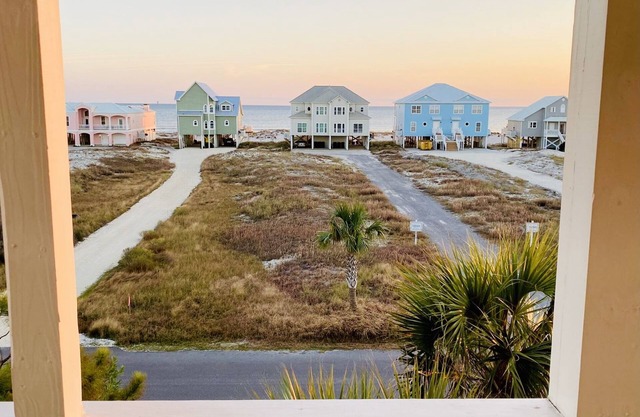 Steps to the Beach - Gulf Views - Tennis & Pickleball - Swimming Pool