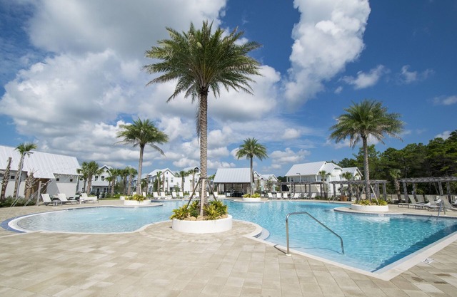 Steps to the Resort Style Pool & Across from The Big Chill + Free Tickets!