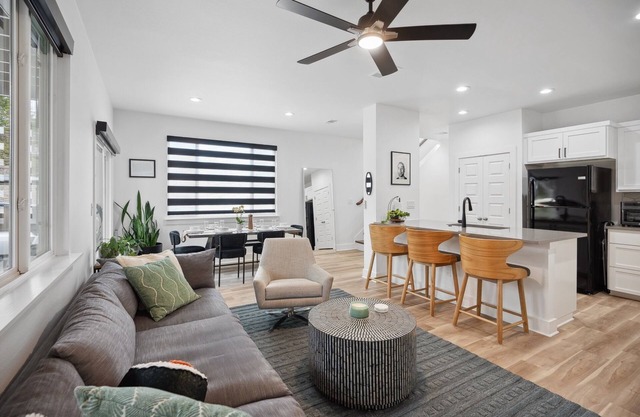 Stevies Place - Point Venture
