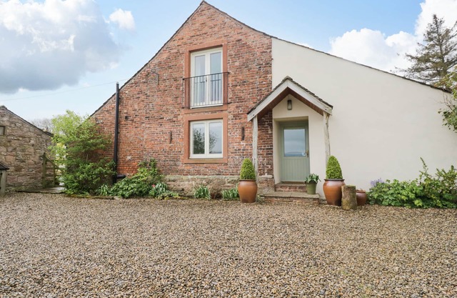 STOCKWELL HALL COTTAGE, family friendly, with a garden in Caldbeck