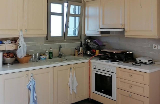 stone house 10 mIn from the beach!