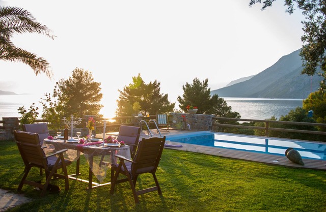 Stone house with private pool near the sea!