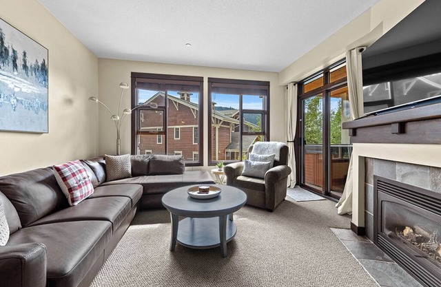 Stone's Throw 47: Pet Friendly, Ground Level, 2BDRM Condo w/Private Hot Tub