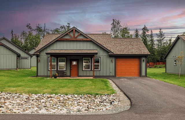 Stoneridge Place Cottage #2 - Vacation or Executive Retreat 2BR 2BA Garage!