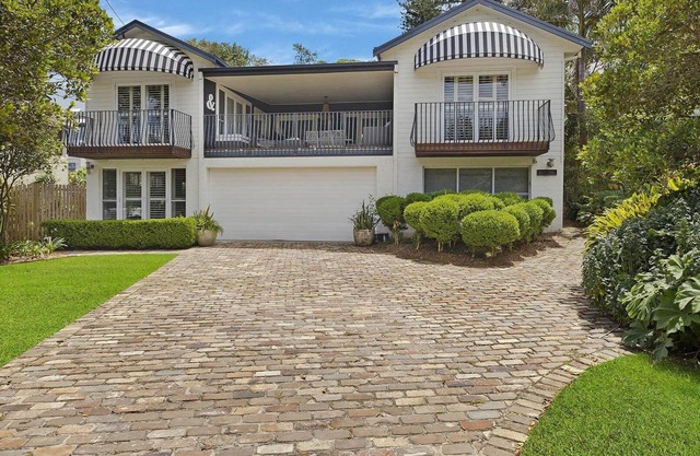 Stones throw to stunning North Avoca Beach