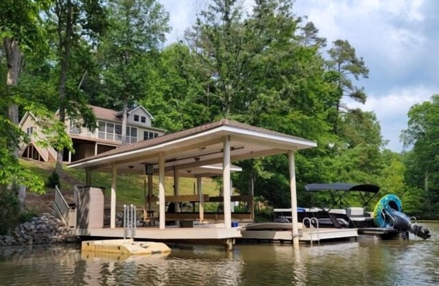 Stoney Creek: Luxury home with Wifi, 2 kayaks, firepit, screened in porch, large dock