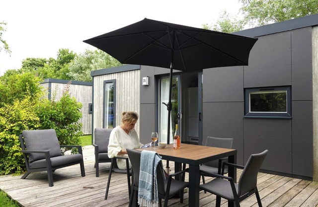 Strand49 Beach Bungalow with 2 bathrooms and modern decor