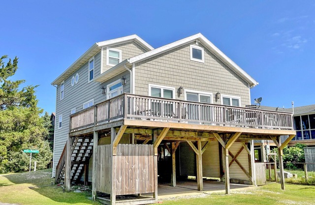 Stranded On Purpose "Bluebird Day Too": Spacious dog friendly with a pool table