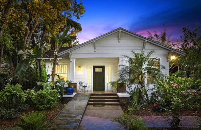 Stroll to Park Avenue from Vintage Lake-View House