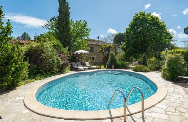 Stunning private villa for 10 guests with private pool, WIFI, TV, pets allowed and panoramic view