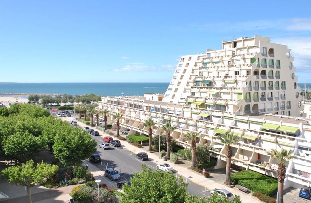 STUDIO 2-3 pers PARKING CLIM VUE PORT ET MER