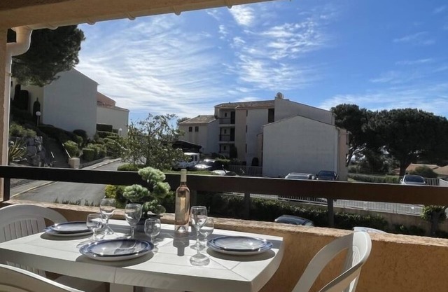 Studio*| air conditioning | 100 m from the beaches